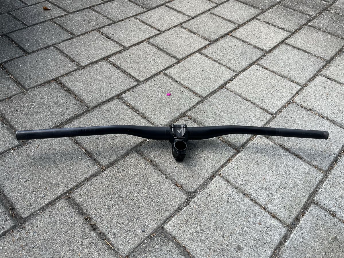 Race Face Pièces détachées: Yeti Handlebar + Race Face Stem – D'occasion à Rhäzüns par duudii 1