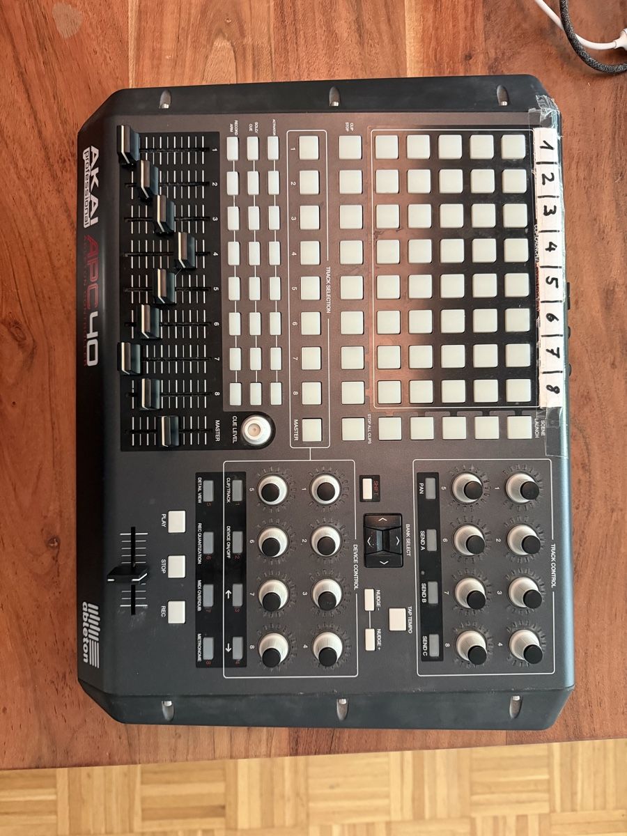 Akai Mischpulte: Akai APC40 Ableton Performance Controller gebraucht – Defekt aus Dietikon von Winkeldieb 1