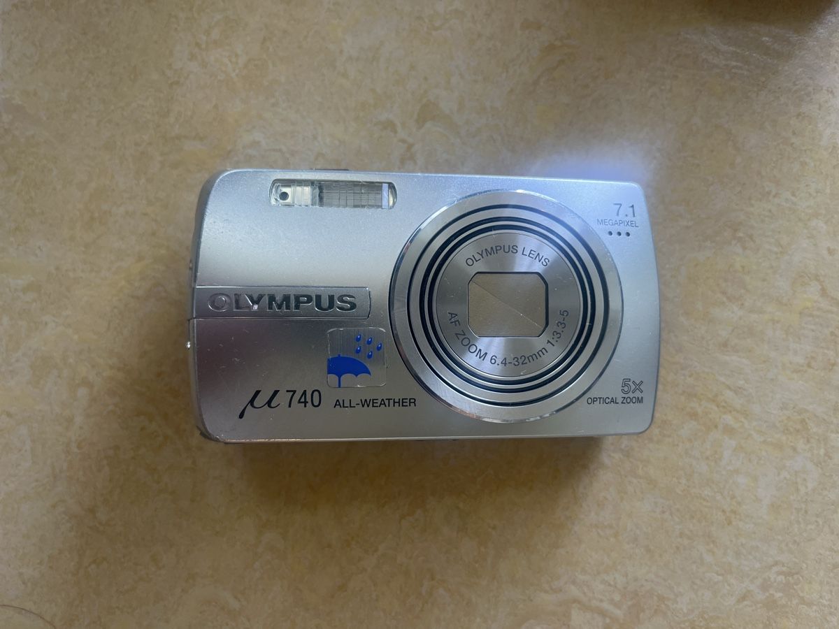 Olympus Fotocamera: Olympus µ 740 All-Weather – Usato da Petit-Lancy venduto da Saku13