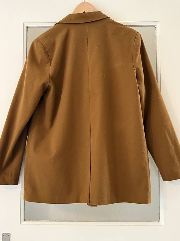 Giacche: Brauner Oversized Blazer Grösse L. doppelte Knopfreihe – Usato da Basel venduto da zukk_ 3