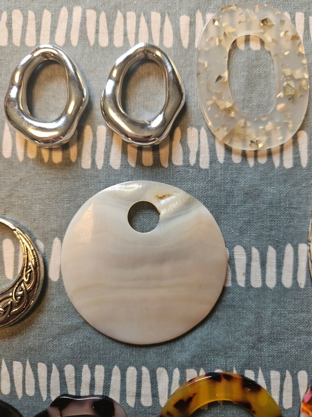 Sonstiger Schmuck: 33 boucles acétate pour bijoux pendentifs – Neu und originalverpackt aus Thônex von lacomtessedesfees 5