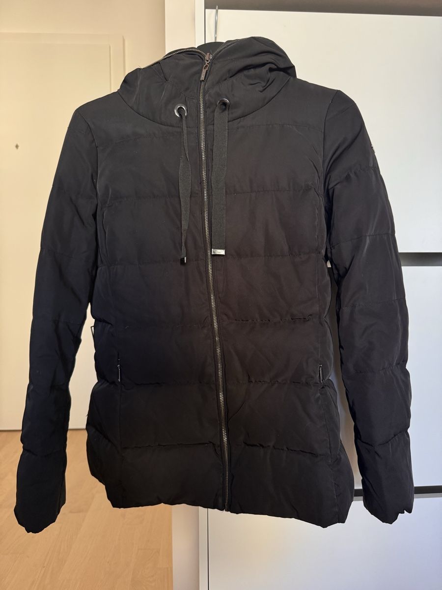 Esprit Cappotti: Damen Daunenjacke schwarz Grösse S – Usato da Dübendorf venduto da ClaraS.