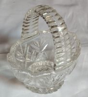 Kleines hübsches Glaskörbchen  mit Henkel