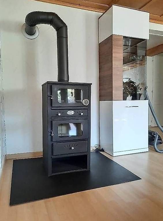 Stufe caminetto: Poêle à bois / cuisinière Modèle : Turmin-Plus. – Usato da Sion venduto da Swissquali.