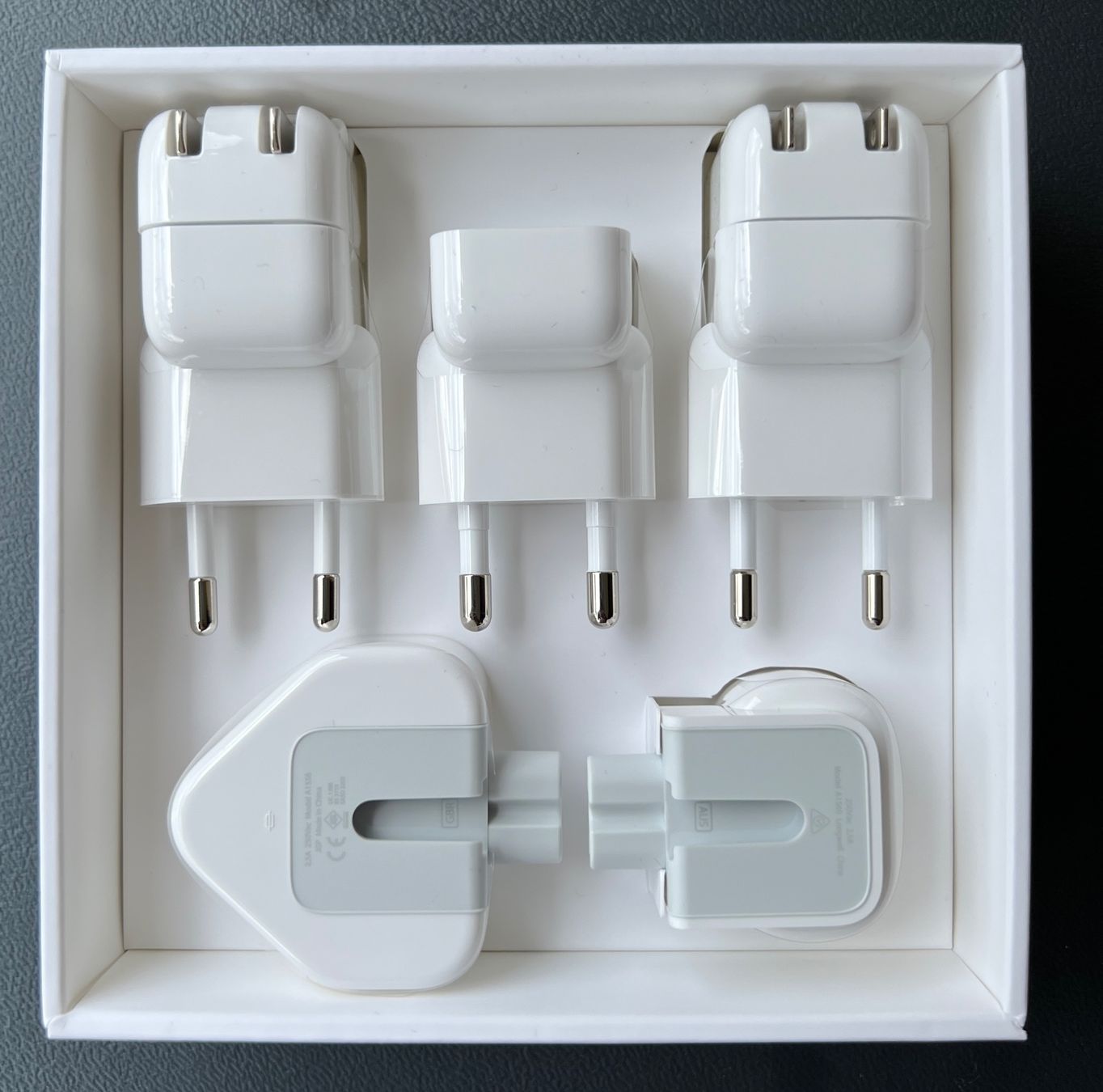 Apple Laufwerke & Adapter: Apple World Travel Adapter Kit – Neu (gemäss Beschreibung) aus Brunnen von Bonitoman 2
