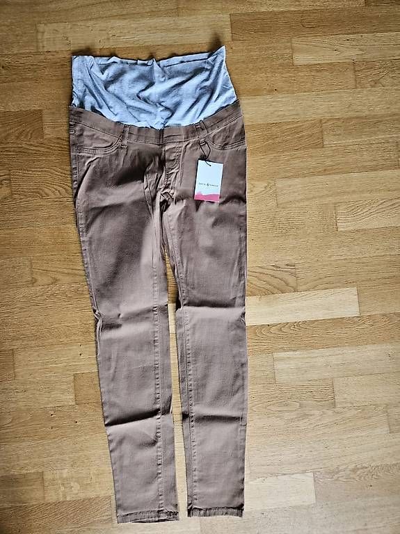 Pantaloni: neue Umstandshose, NP ca. 60 CHF – Usato da Wittenbach venduto da lindazub