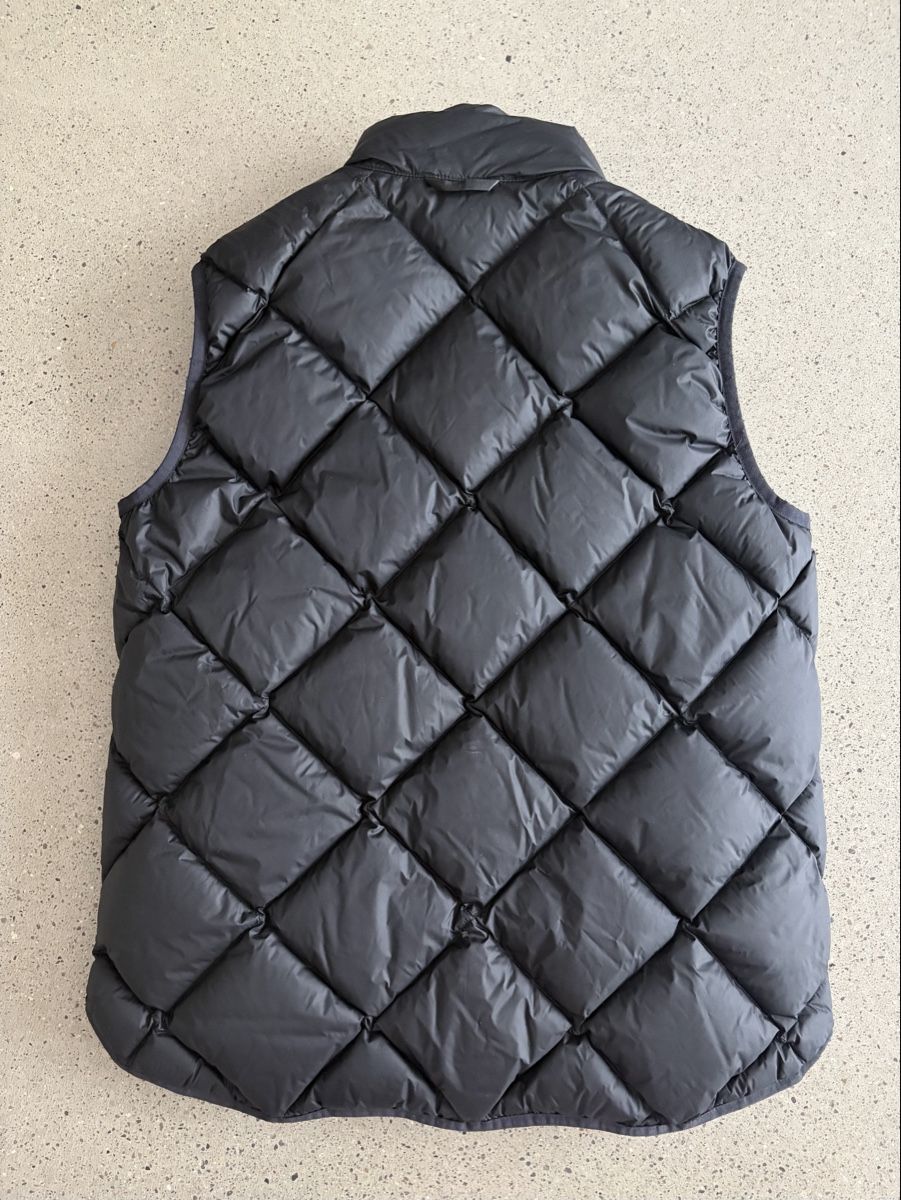 Peak Performance Gilet & Giacche senza maniche: Steppweste Peak Performance schwarz Grösse L – Usato da Bern venduto da Regnitteuh 2