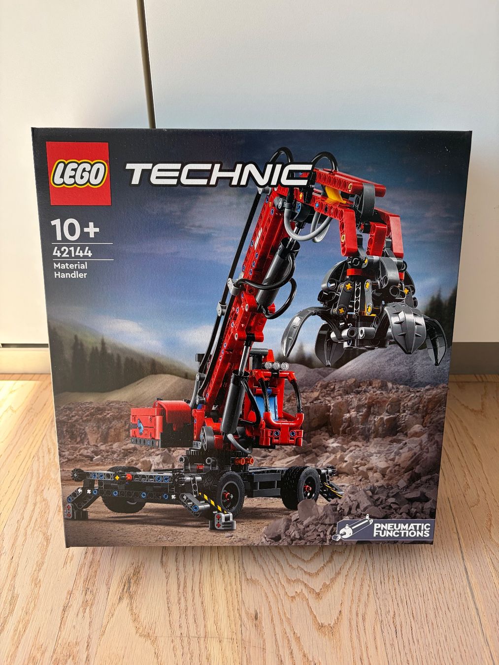 Lego Kit di costruzioni: Lego Technic 42144 Material Handler – Nuovo e nell'imballaggio originale da Riedholz venduto da Skyjumper2