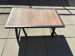 Lounge Tisch, keine Gebrauchtspuren