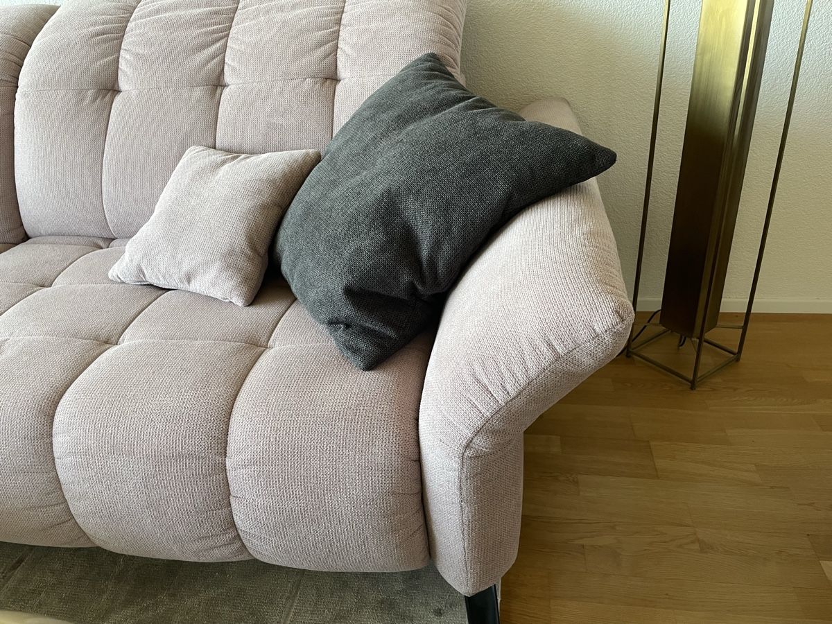 Divani: Wunderschönes Sofa in Paris Flieder  – Usato da Burgdorf venduto da jan_z8ty 2