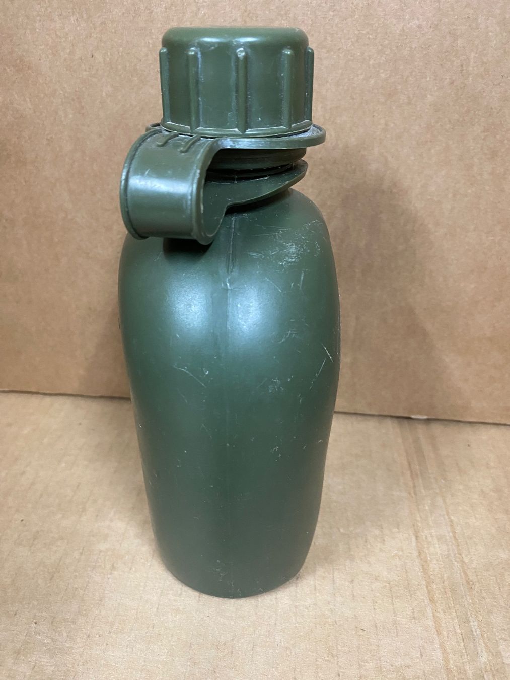 Attrezzatura & Pezzi di ricambio: Plastik Militärflasche gebraucht – Usato da Eschlikon TG venduto da 1.- 1