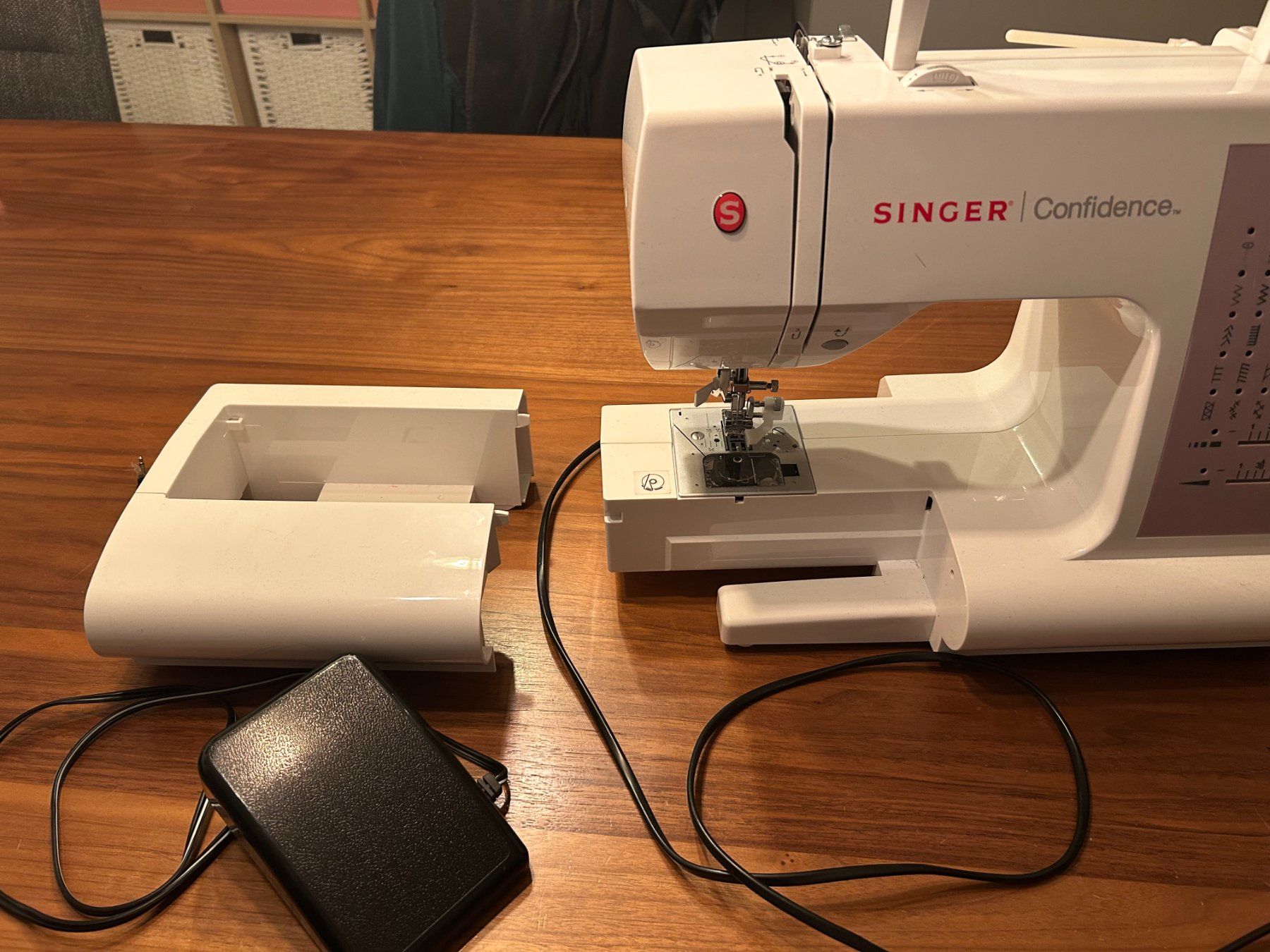Singer Macchine da cucire: Nähmaschine Singer Confindence 7463 – Usato da Ebikon venduto da Sebaku 2