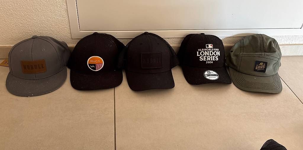 Hüte, Mützen & Caps: Verschiedene Caps Snapback – Gebraucht aus Zunzgen von TCS