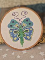 Handgemachte Stickerei Schmetterling - Wanddeko Frühling!