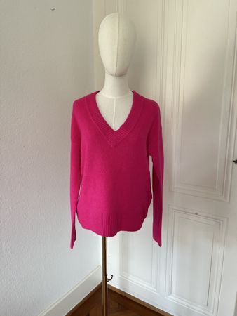 GAP V-Neck Sweater in Fuchsia, Size M