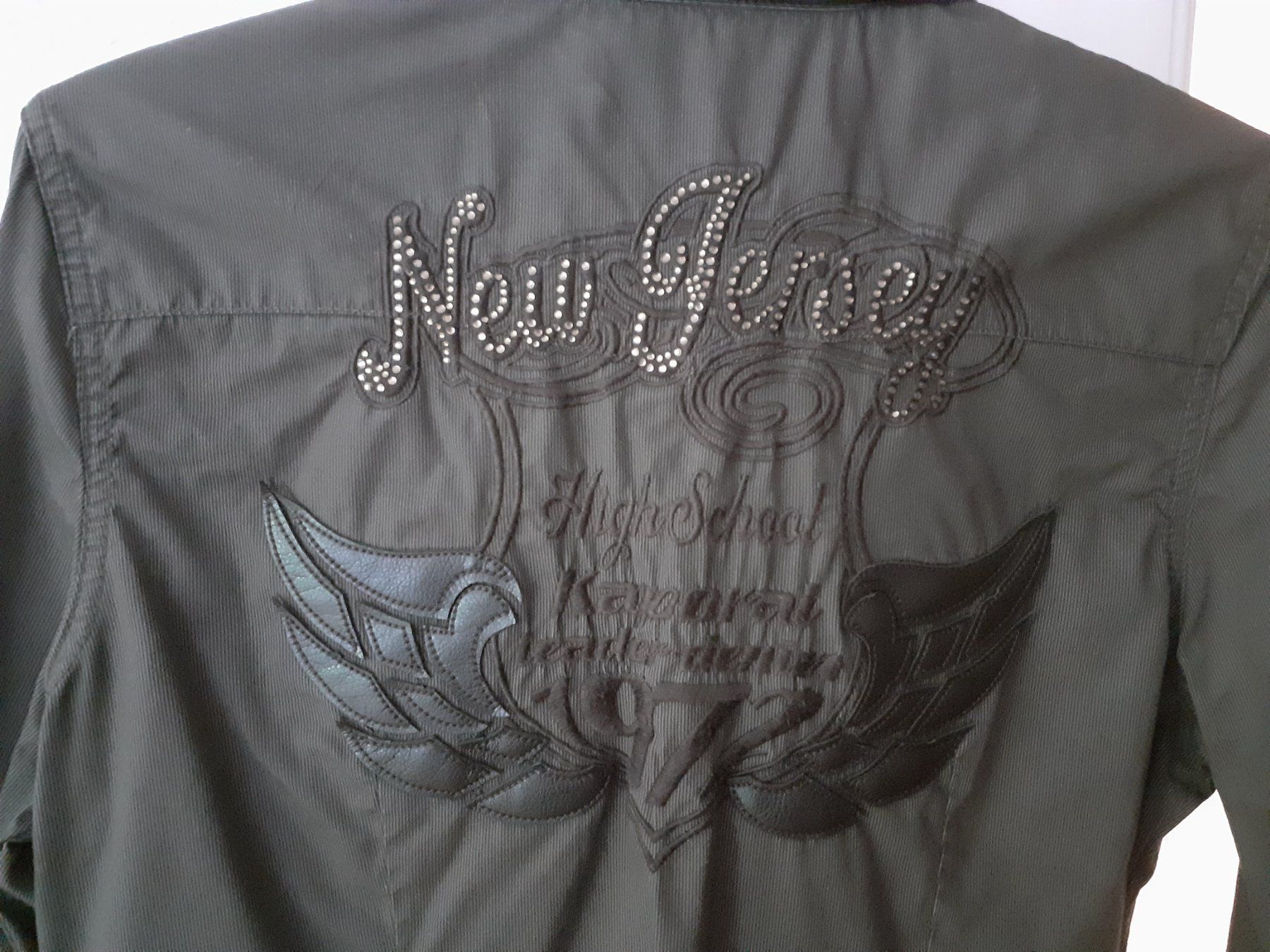 Blusen: Rassig-elegante Bluse, dunkelbraun – Gebraucht aus Basel von Christallina 2