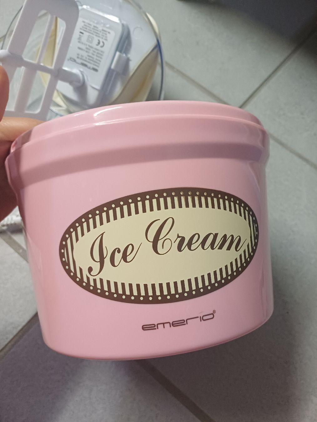 Küchengeräte: Emerio Ice Cream Maker pink used – Gebraucht aus Brugg AG von Chaes-chueechli