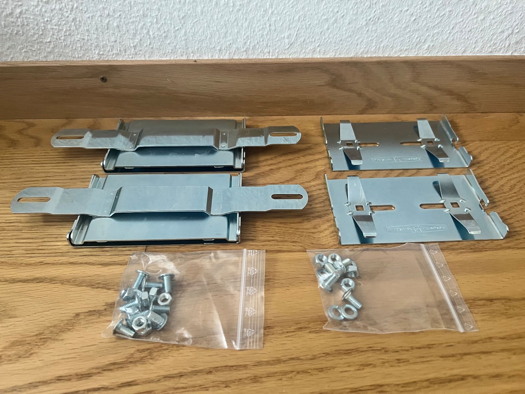 Supporti a parete: Wechselrahmen-Halter Set Neu – Nuovo e nell'imballaggio originale da Bern venduto da No1e 1
