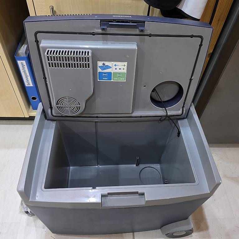 Frigoriferi & Refrigeratori: Mobicool Kühlbox 34l  – Usato da Kirchlindach venduto da CloodHouzi 1