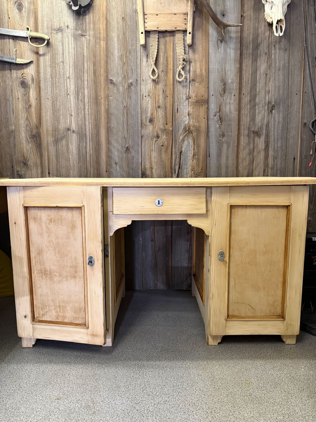 Bureaux: Schreibtisch  frisch geschliffen – D'occasion à Altendorf par Elenaneagu22 5