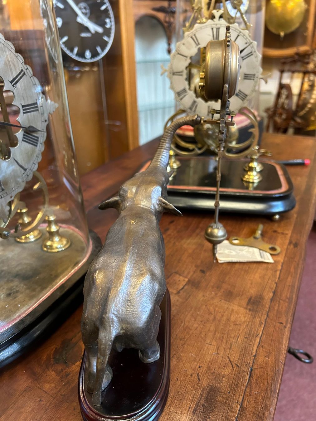 Stand- & Wanduhren: Schwingpendeluhr Elefant Mysterieuse ab 1.-- – Gebraucht aus Sugiez von brockicenter 6