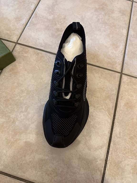 Gucci Herrenschuhe: Gucci Sneaker,  Schwarz, Grösse 41 – Neu und originalverpackt aus Klosters Dorf von chloe-9072
