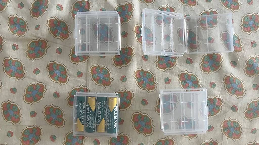 Contenitori & Simili: Contenitore porta batteria AAA  - AA – Usato da Monte Carasso venduto da Ely67