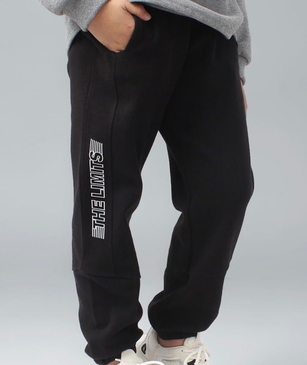 Pantaloni: Jogginghose Trainerhose Grösse 134 - wie Neu – Usato da Illnau venduto da Xanny777 2