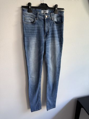 MANGO jeans like new (size 38)