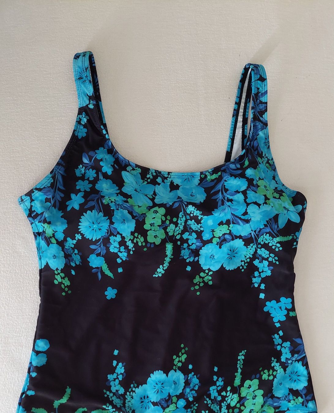 Costumi da bagno & Bikini: Neuer Badeanzug einteilig mit Blumen - Grösse XL / 44 – Nuovo (secondo la descrizione) da Oberwil BL venduto da Hunajakakku