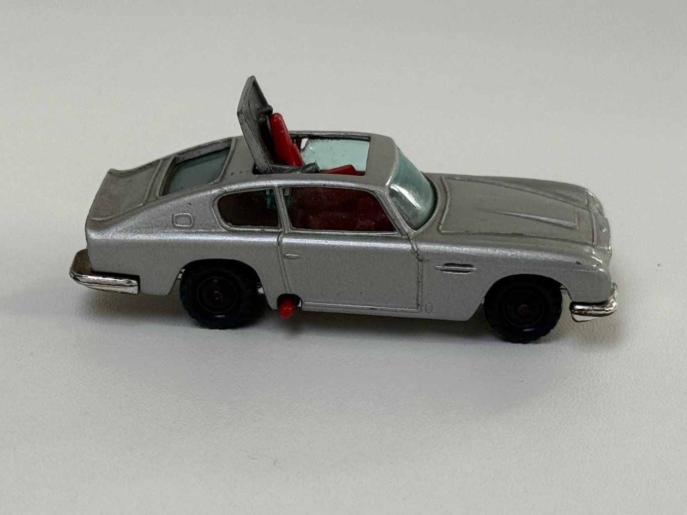 Aston Martin Modellini d'auto: Husky Aston Martin DB5 James Bond 007 – Siège éjectable – Usato da Denges venduto da peumens 2