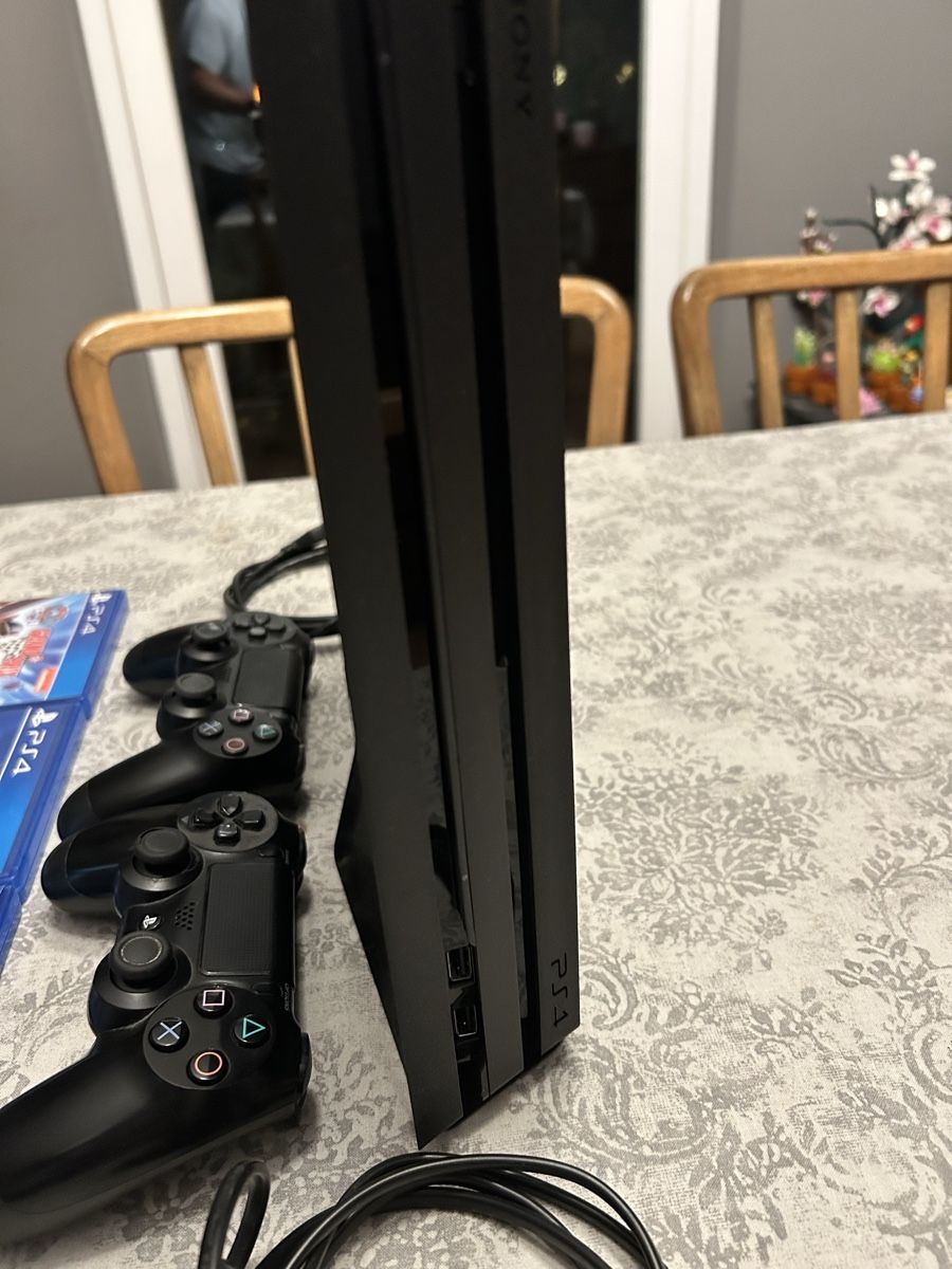 Sony Consoles: PS4 PRO 1TB BK – D'occasion à Bellach par Veritas4 3