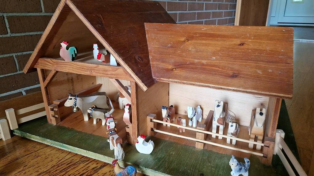 Giocattoli: Bauernhof Stall mit Tieren – Usato da Schlatt TG venduto da Amaresto 1