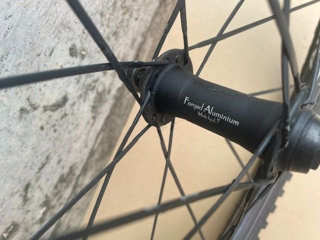 Pièces détachées: roue avant vélo 26' – D'occasion à Ursy par DK8 1