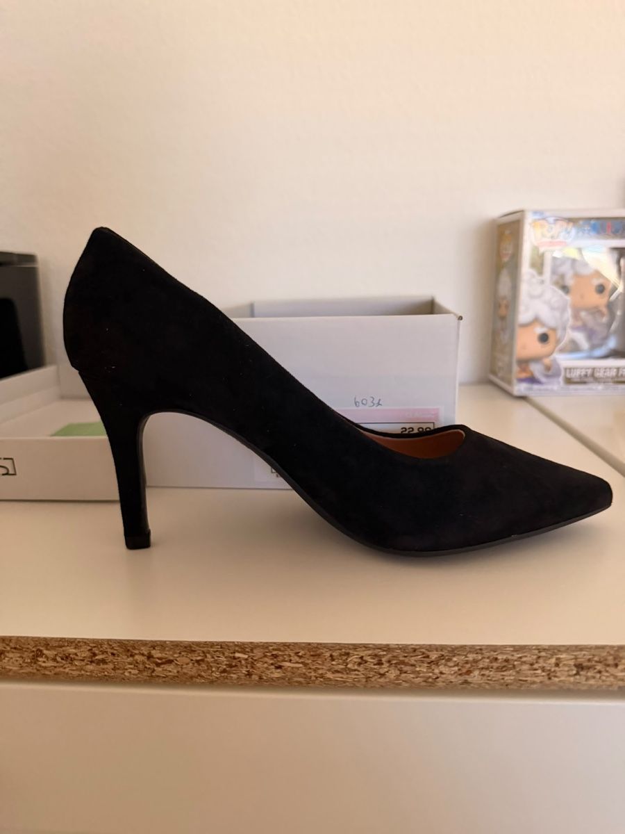 Damenschuhe: Damenschuhe schwarz Grösse 37neuwertig – Neu und originalverpackt aus Olten von son_dd5n