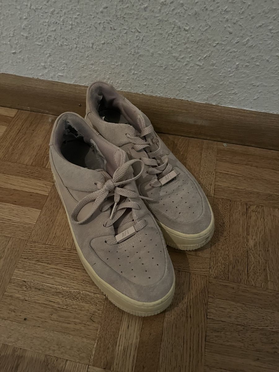 Nike Chaussures femmes: Baskets Nike rose – D'occasion à Genève par soraia.simao 2