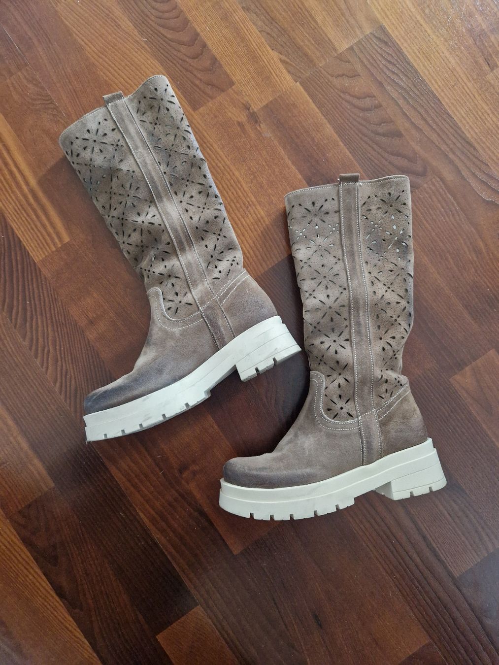Scarpe da uomo: Perforierte Stiefel taupe Gr. 36 – Nuovo (secondo la descrizione) da Zürich venduto da stefanella