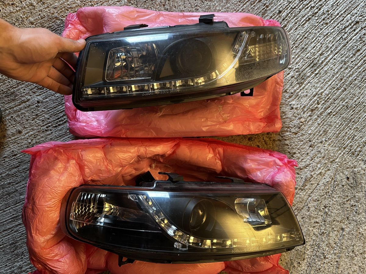 Seat Fari: Seat Leon 2004 Frontscheinwerfer – Usato da Aedermannsdorf venduto da jos_762x