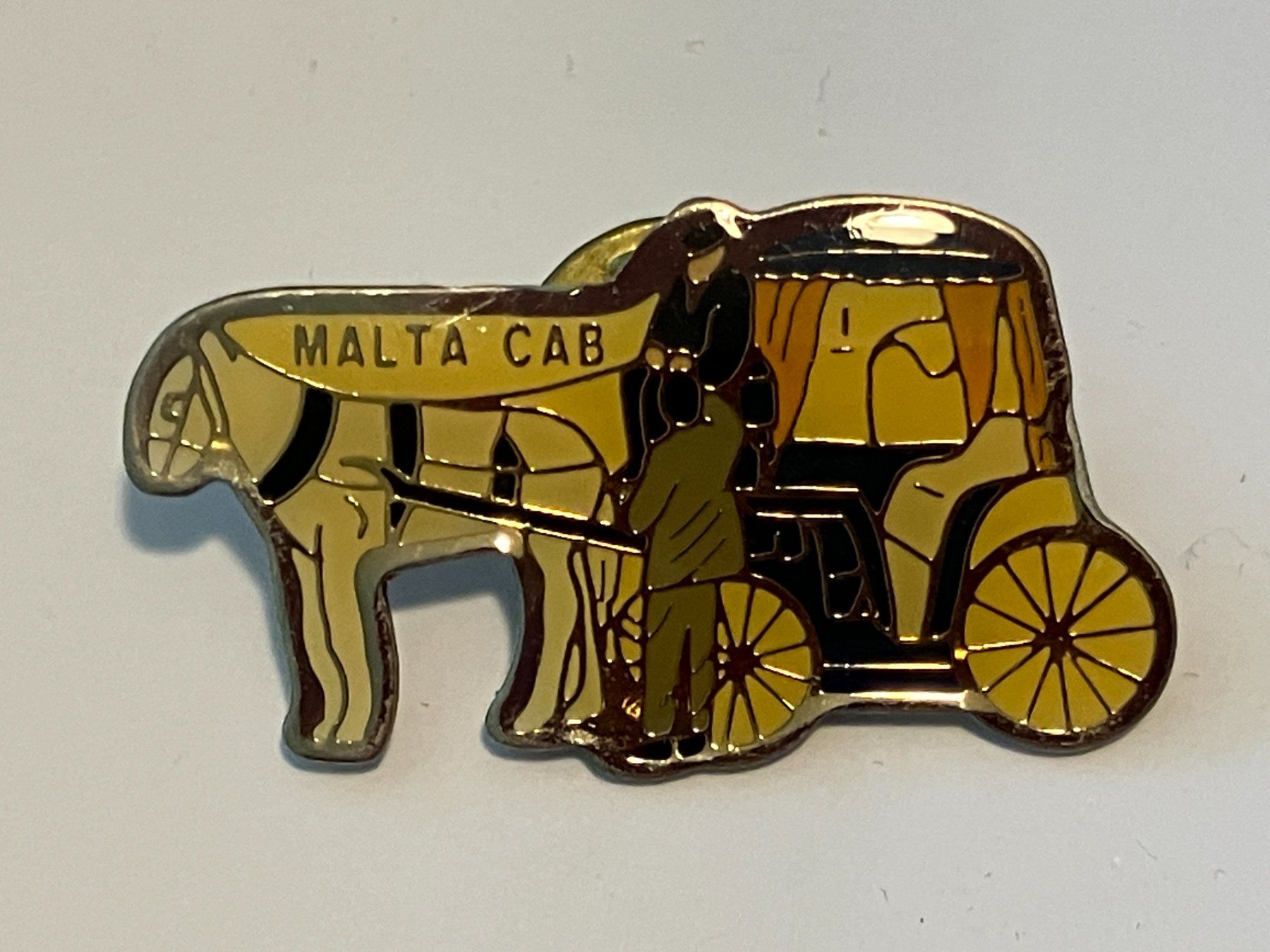 Placchette & Badge: 1 Pin Malta Cab Kutsche – Usato da Basel venduto da djwwpp