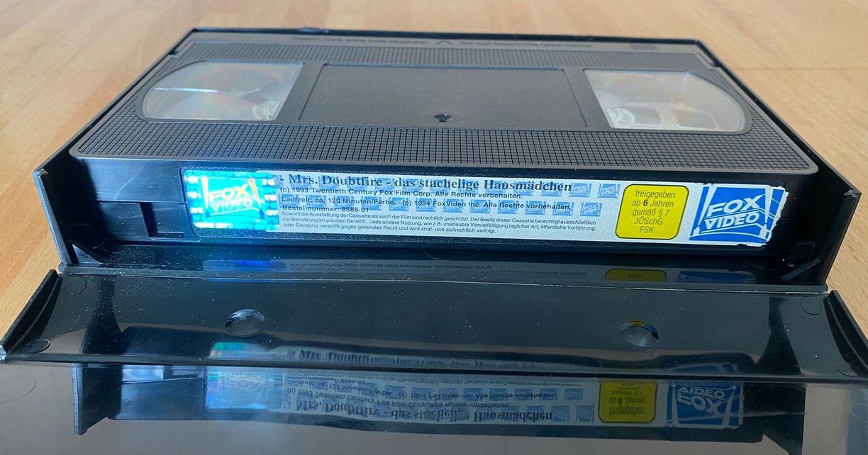 Tutti i VHS: VHS - Mrs. Doubtfire Das stachelige Hausmädchen – Usato da Winterthur venduto da Secondhand-Family 1