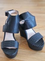 Sandalen Keilabsatz schwarz Grösse 38 Lederoptik GUESS