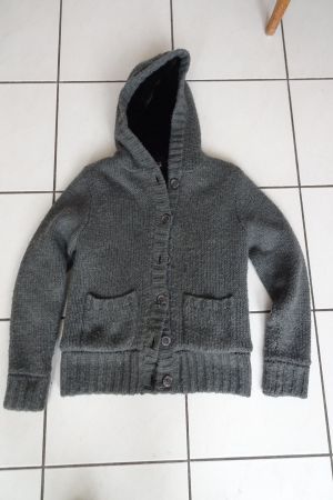 warme Strickjacke mit Innnenfell grau mit Kapuze Gr. S