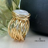 Spaghetti-Ring mit  Regenbogen-Mondstein Gr 57
