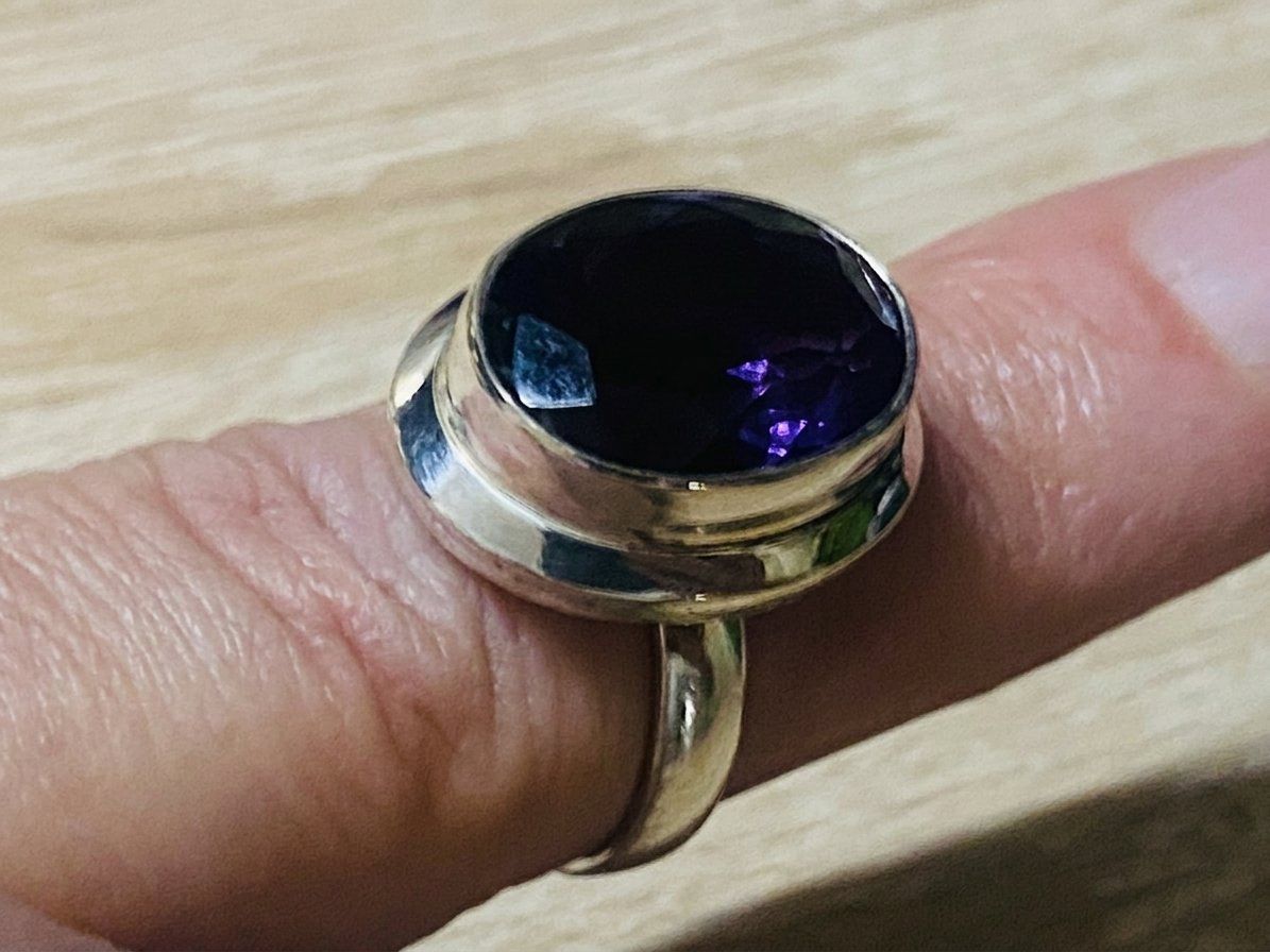 Anelli: Ring mit facettiertem Amethyst – Nuovo e nell'imballaggio originale da Matten b. Interlaken venduto da kero71 2