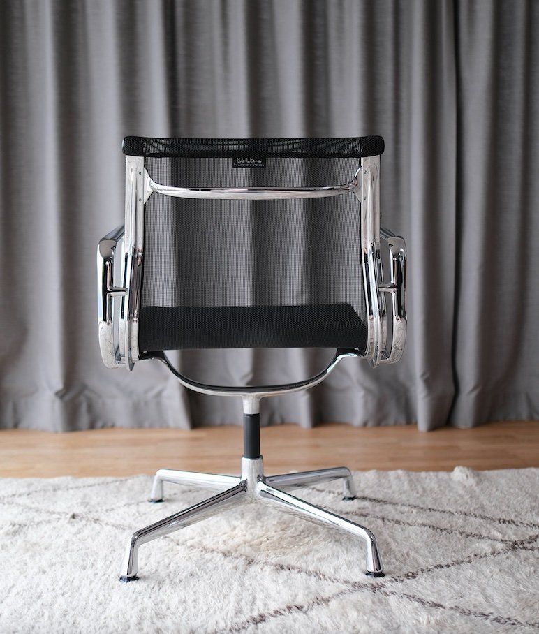 Vitra Sedie: Vitra EA 107 Charles & Ray Eames – Usato da Bern venduto da Zmodern_CON 3