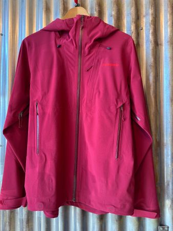 Patagonia Damen Regenjacke Gr. M NEU