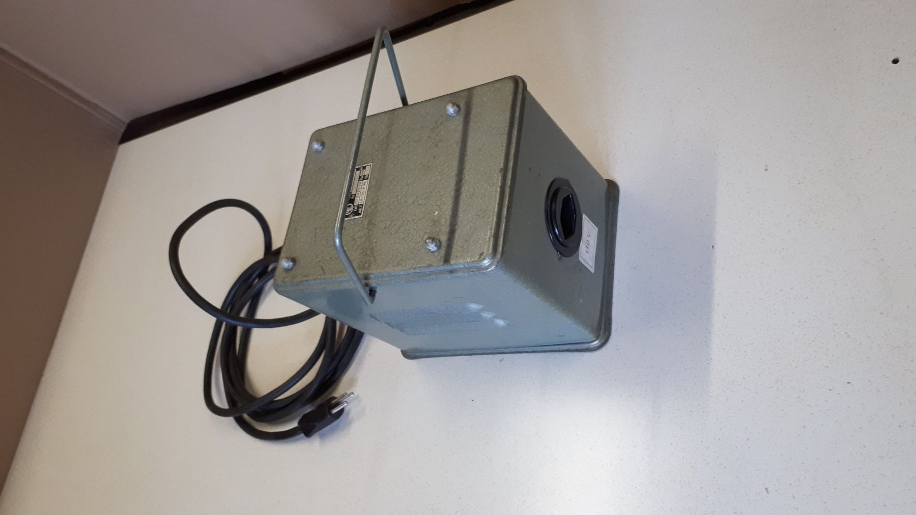 Componenti elettronici: Vorschalt Transformator VTG200, 2000VA, 110/220V – Usato da Madiswil venduto da 20gls