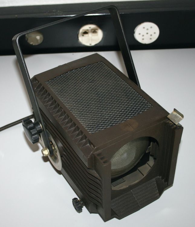 Fresnel LED 150 Elation Bühnenscheinwerfer | projektkino und