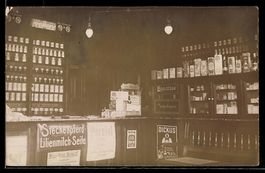 Berliner Apotheke mit Emailleschildern S