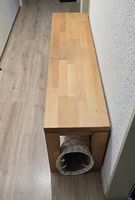 Holztisch inkl. 2 Verlängerungen, 
5 Stühle und Bank